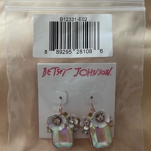 Betsey Johnson White Flower, Iridescent Gem, Rose Gold drop earrings, NWT - Picture 7 of 7